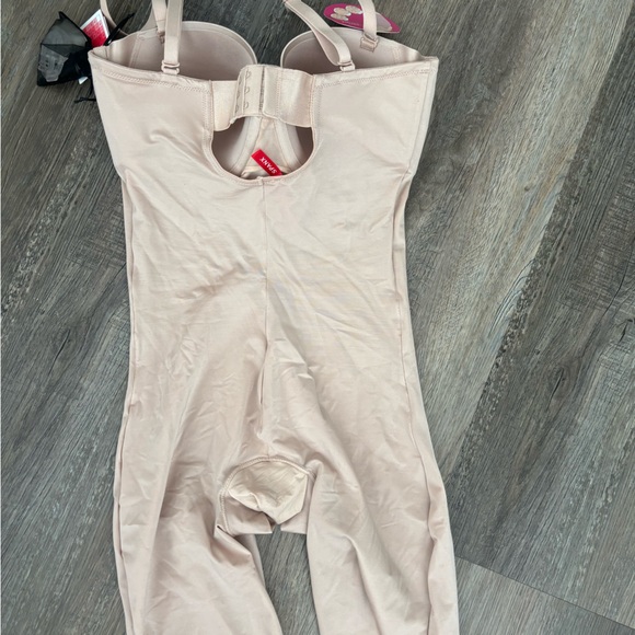 Spanx suit your fancy cupped mid thigh bodysuit size large NWT champaigne beige - Picture 6 of 9